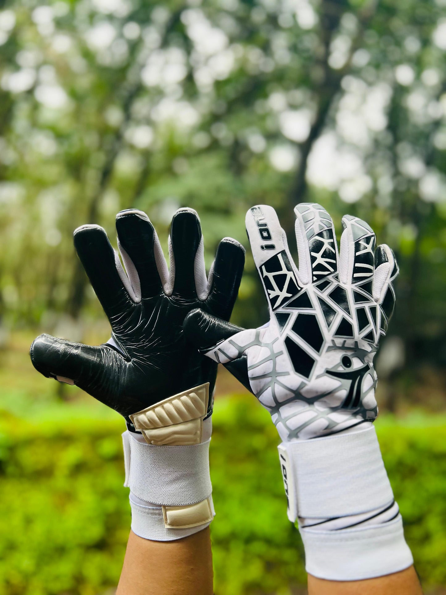 i one pro Black and White