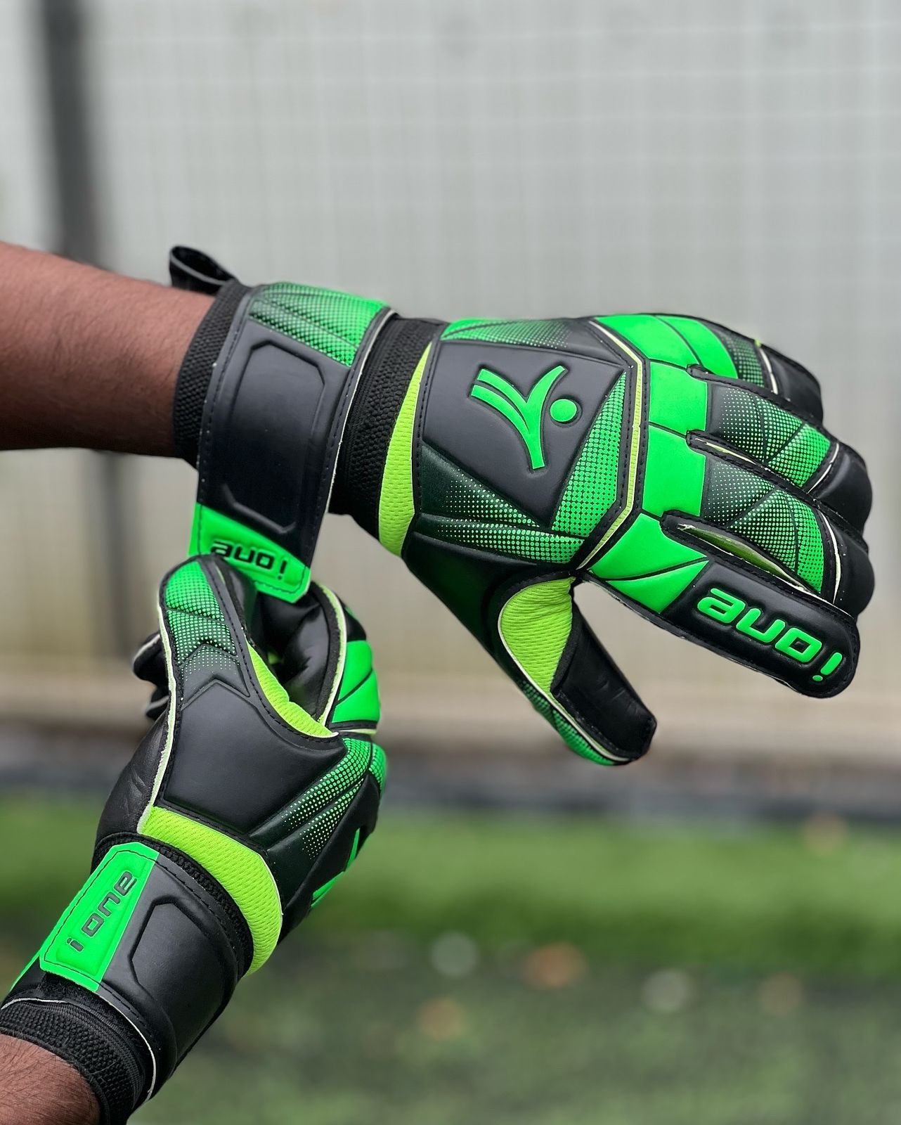 ione Triner Black and Green